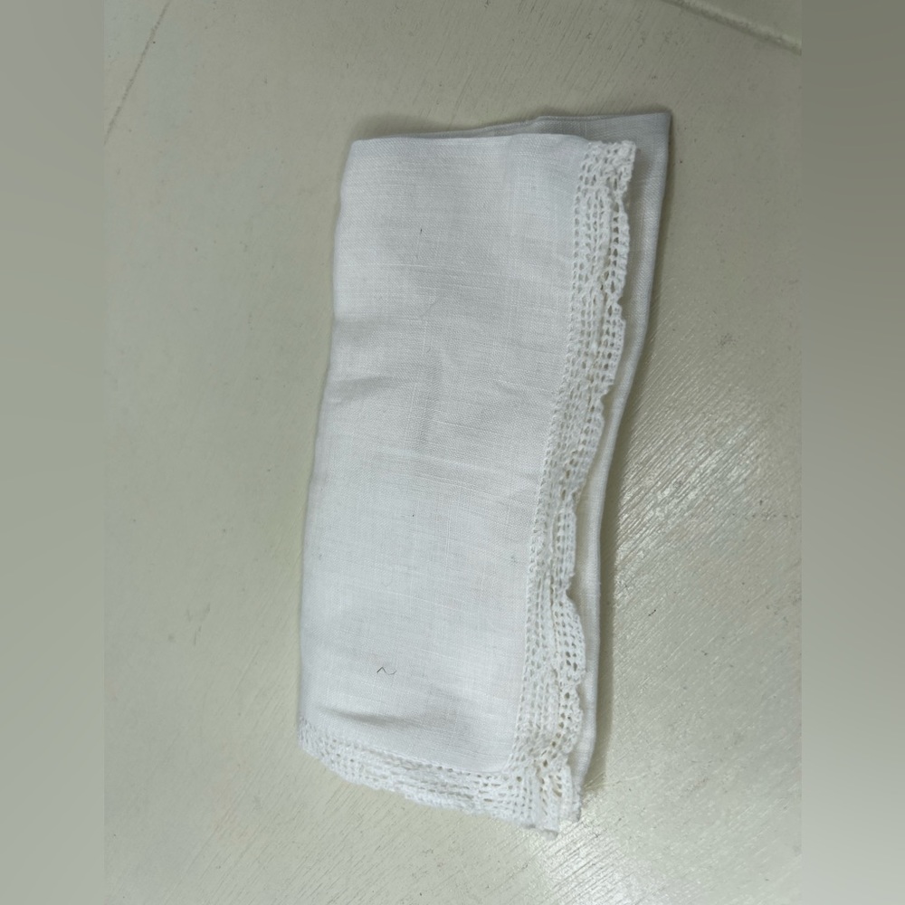 Vintage 1940’s White Hankie Handkerchief Wide Fine Lace Edge Border